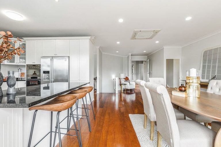 Photo of property in 5 Hobie Court, West Harbour, Auckland, 0618