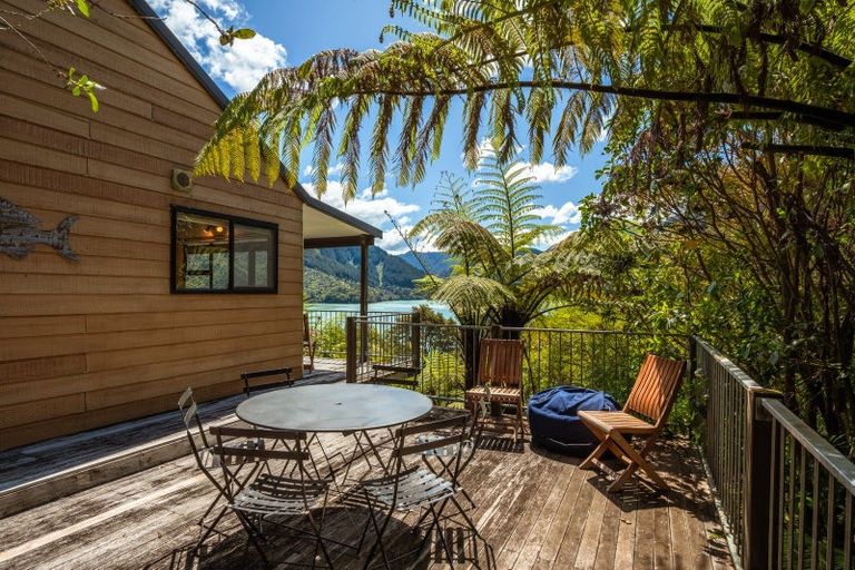 Photo of property in 672 Moetapu Bay Road, Moetapu Bay, Picton, 7282