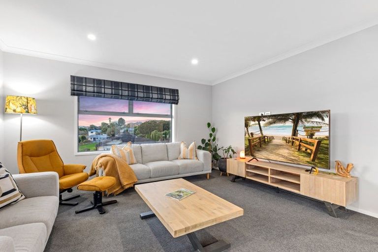 Photo of property in 111 Oteki Park Drive, Welcome Bay, Tauranga, 3112