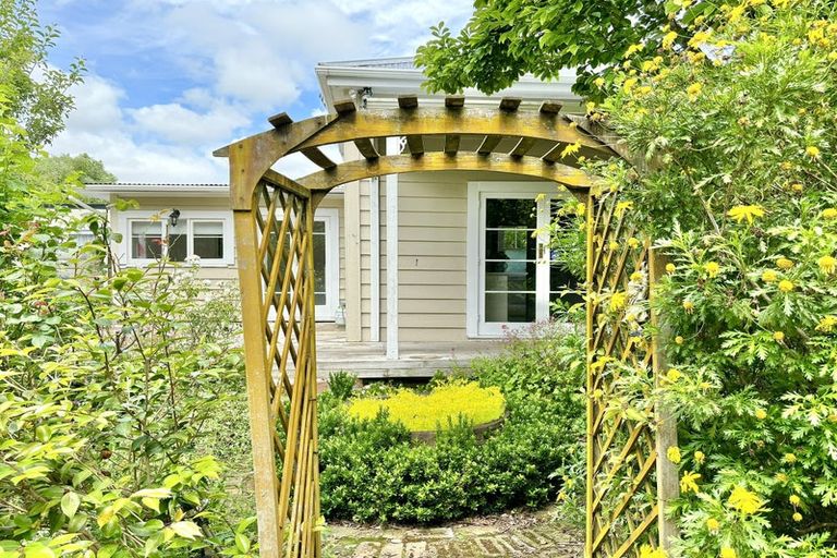 Photo of property in 25 Carruthers Street, Otane, 4202