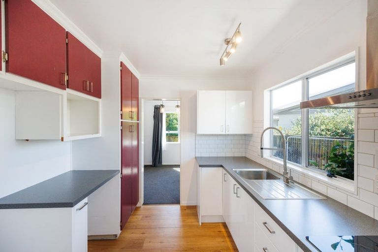 Photo of property in 14 Hillcrest Drive, Kelvin Grove, Palmerston North, 4414
