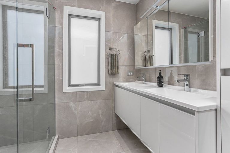 Photo of property in 9 Whakata Lane, Mairangi Bay, Auckland, 0630