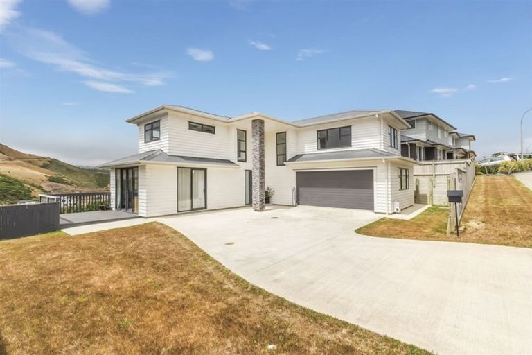 Photo of property in 36 Melksham Drive, Churton Park, Wellington, 6037