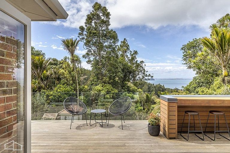 Photo of property in 46 Otitori Bay Road, Titirangi, Auckland, 0604