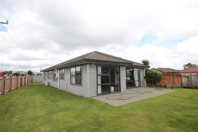 Photo of property in 2 Angelina Way, Kelvin Grove, Palmerston North, 4414