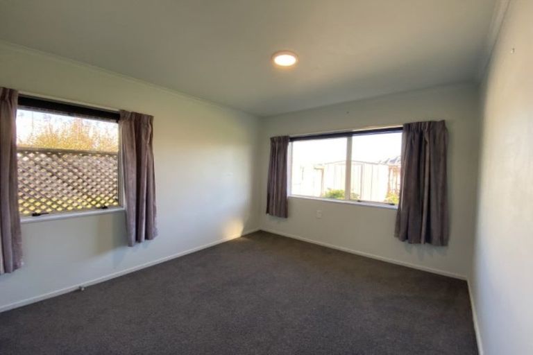 Photo of property in 165 Heta Road, Highlands Park, New Plymouth, 4312