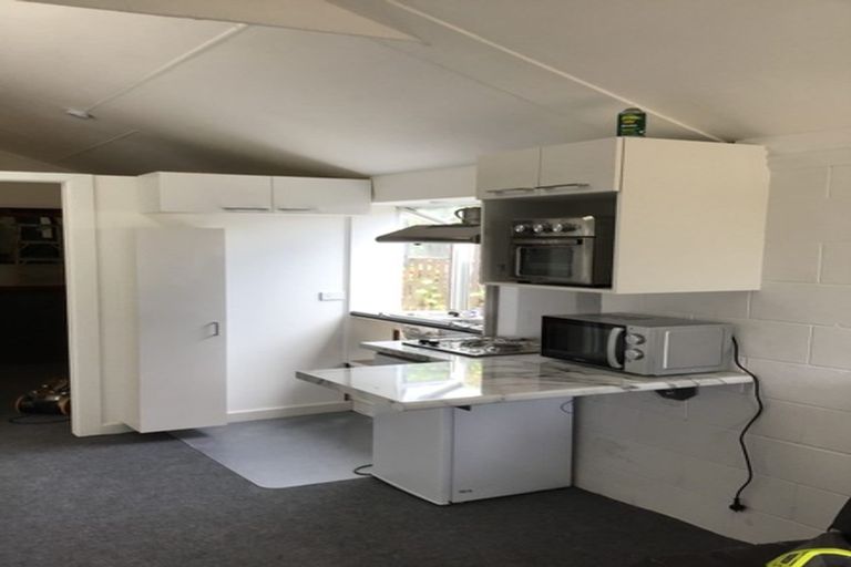 Photo of property in 11 Edgware Road, West Harbour, Auckland, 0618