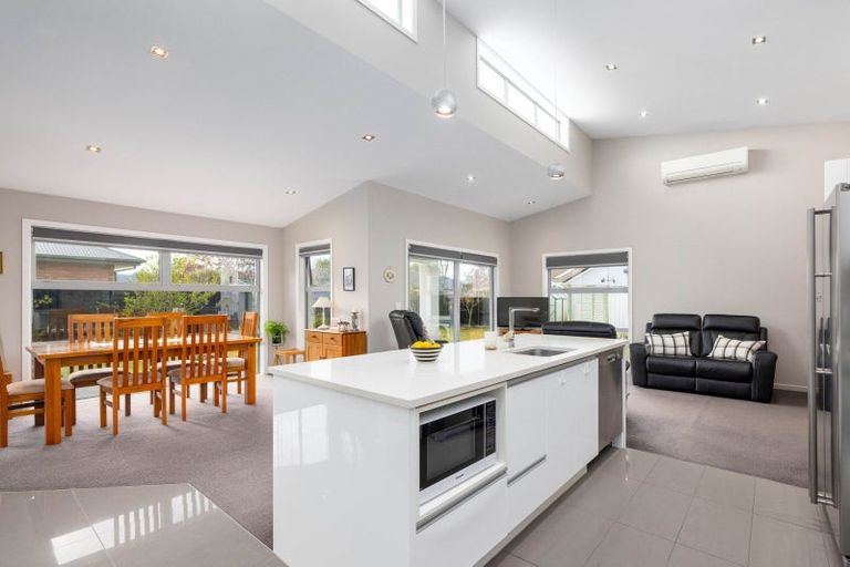 Photo of property in 52 Acacia Avenue, Rangiora, 7400