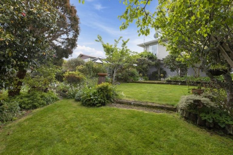 Photo of property in 53 Oakleigh Street, Maungaraki, Lower Hutt, 5010