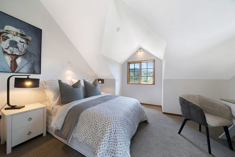 Photo of property in 3 Napuka Road, Henderson Valley, Auckland, 0612