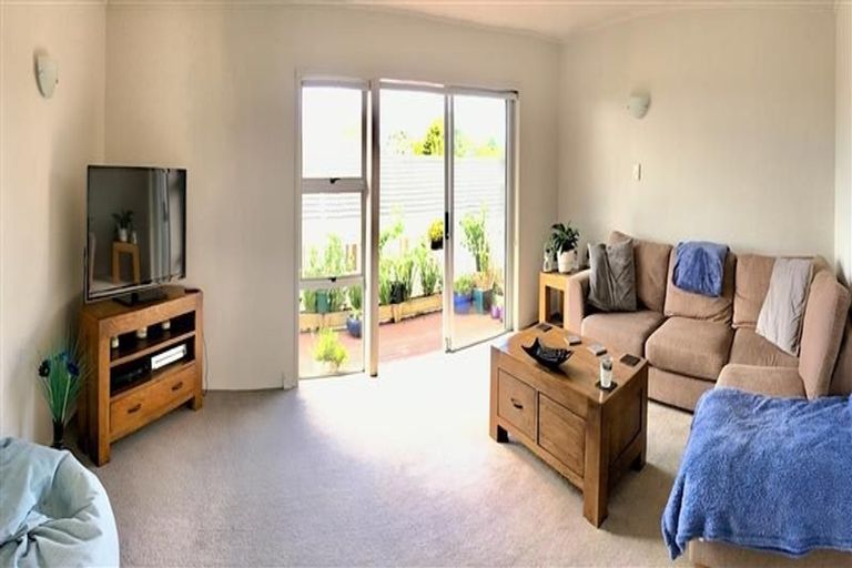 Photo of property in 2/41 Jutland Road, Hauraki, Auckland, 0622