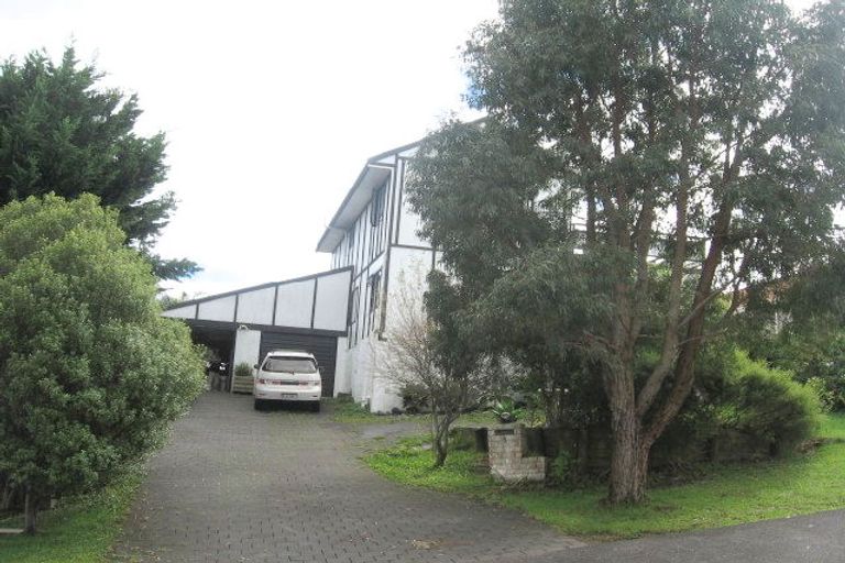 Photo of property in 5 Jay Court, Botany Downs, Auckland, 2010