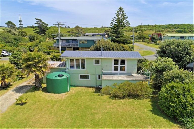 Photo of property in 75 Blue Pacific Parade, Riversdale Beach, Masterton, 5872