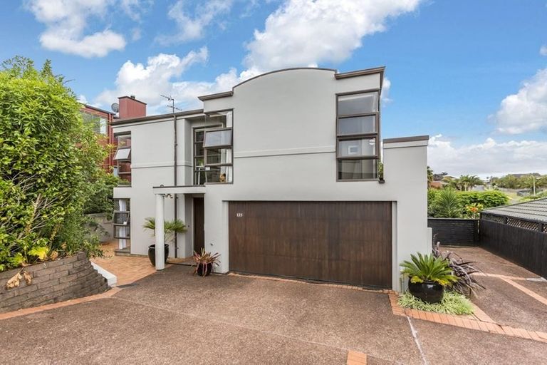 Photo of property in 135 Wiseley Road, West Harbour, Auckland, 0618