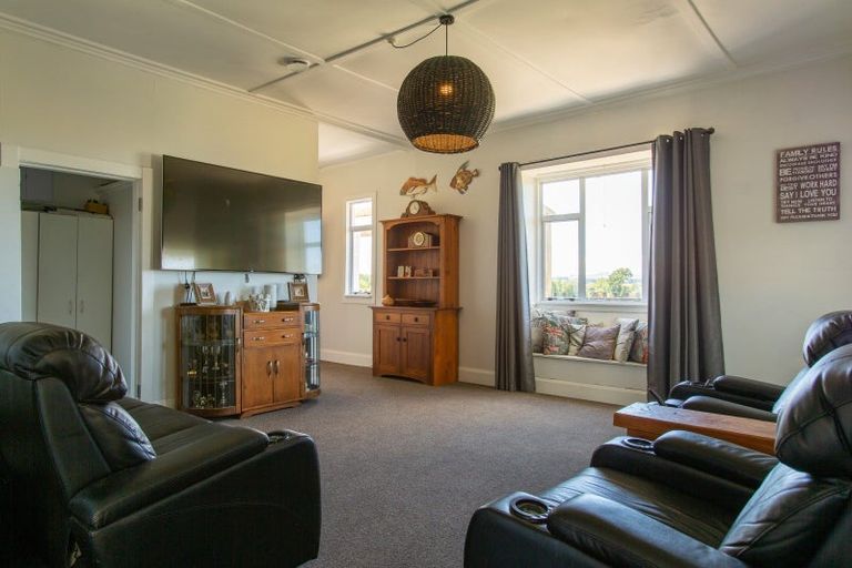 Photo of property in 133 Adelaide Road, Dannevirke, 4930