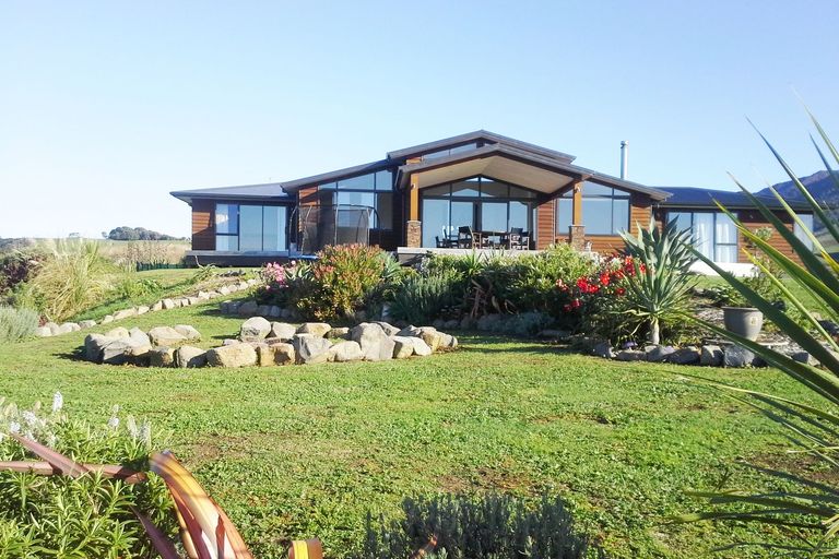 Photo of property in 65 Te Ahiawa Road, Raglan, 3297