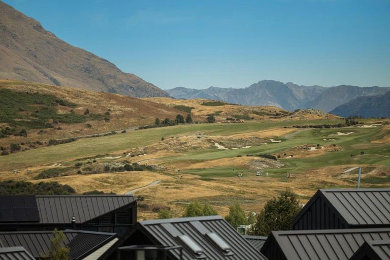 Photo of property in 4 Kinross Lane, Jacks Point, Queenstown, 9371