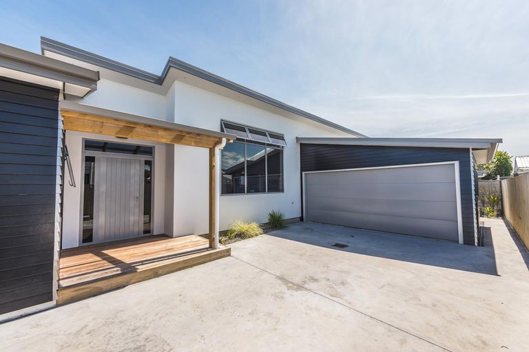 Photo of property in 3 Kamahi Street, Castlecliff, Whanganui, 4501