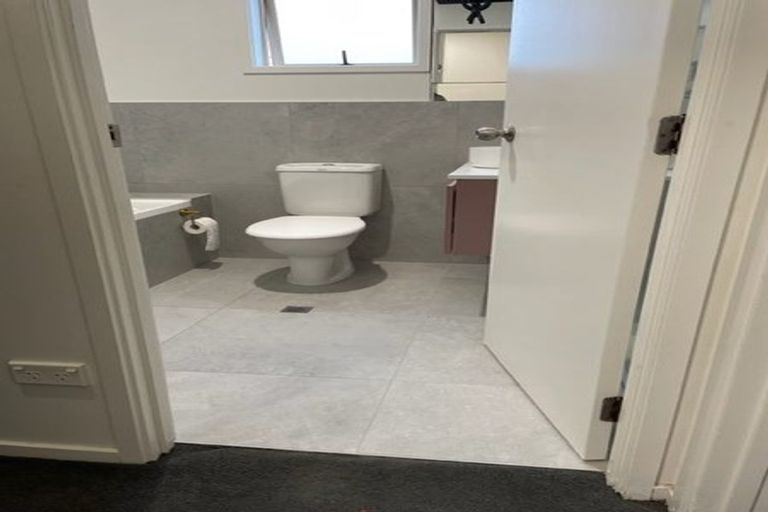 Photo of property in 1/4 Keeling Road, Henderson, Auckland, 0612