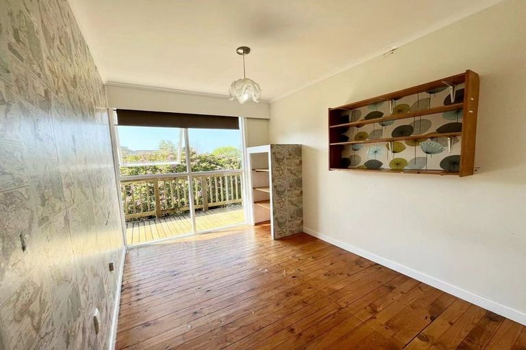 Photo of property in 114 Arran Road, Browns Bay, Auckland, 0630