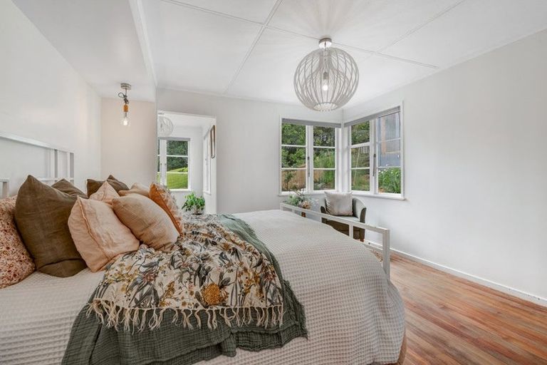 Photo of property in 10 St James Avenue, Helensville, 0800