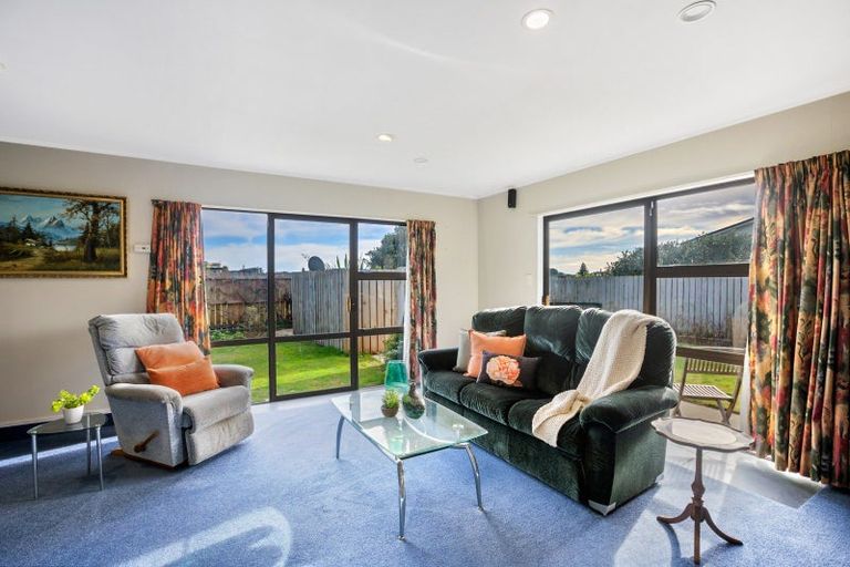 Photo of property in 23 Miro Road, Raumati South, Paraparaumu, 5032