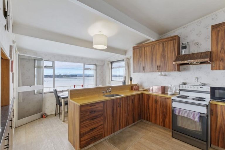 Photo of property in 47 Omokoroa Road, Omokoroa, 3114