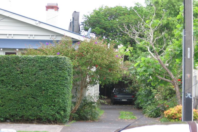 Photo of property in 7b Walmer Road, Point Chevalier, Auckland, 1022