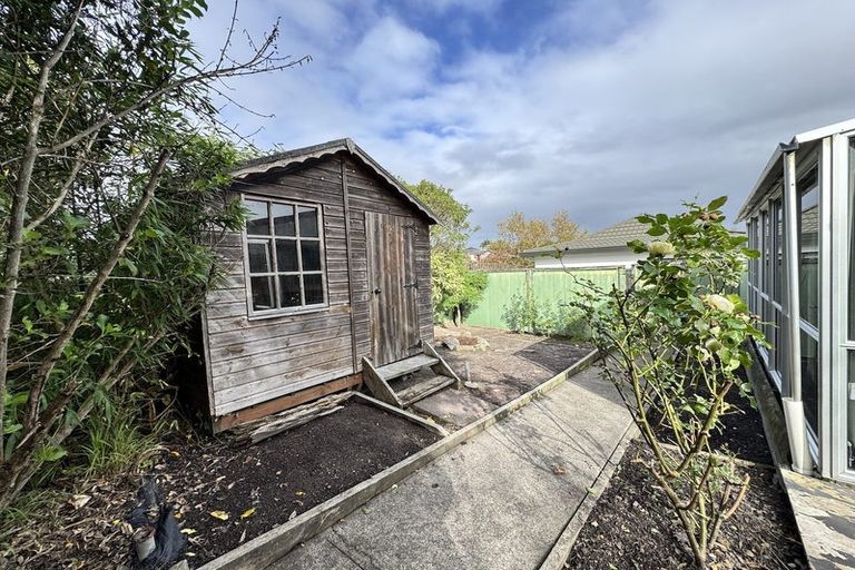 Photo of property in 37 Takapu Street, Henderson, Auckland, 0612