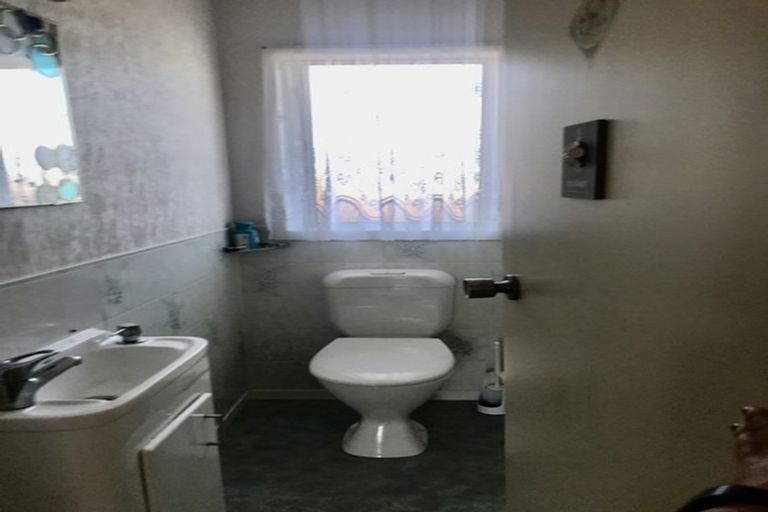 Photo of property in 6 Birdie Place, Red Beach, 0932