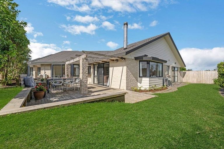 Photo of property in 12 Paradise Place, Pakuranga Heights, Auckland, 2010