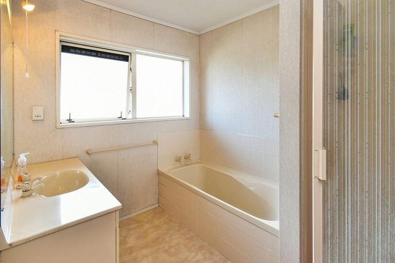 Photo of property in 2/22 Butterworth Avenue, Opaheke, Papakura, 2113