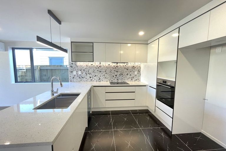 Photo of property in 30 Benchmark Drive, Massey, Auckland, 0614