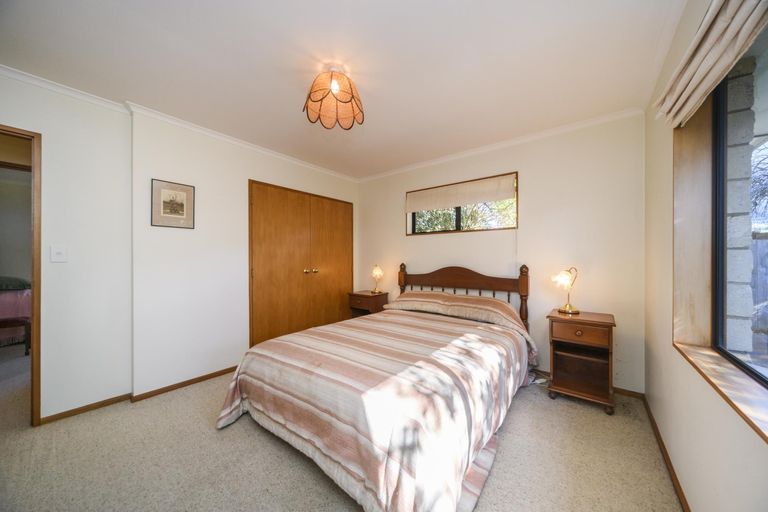 Photo of property in 16 Durham Crescent, Palmerston North, 4414