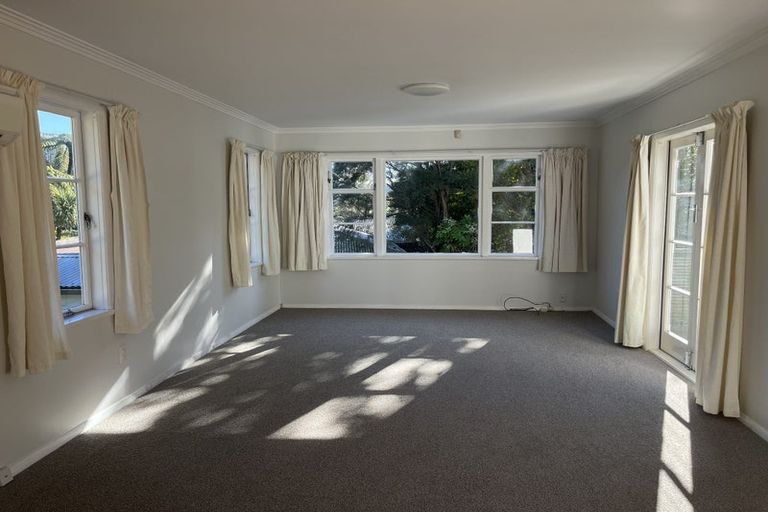 Photo of property in 546 Stokes Valley Road, Stokes Valley, Lower Hutt, 5019