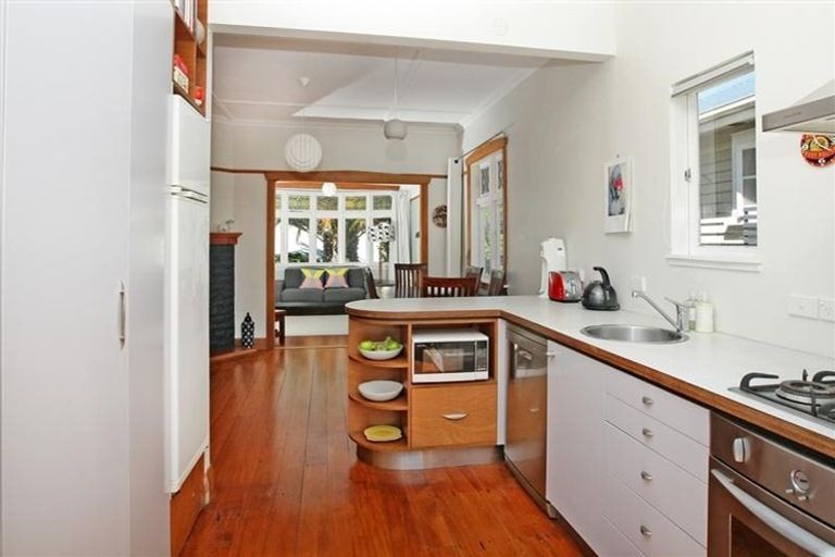 Photo of property in 16 Akatea Street, Berhampore, Wellington, 6023