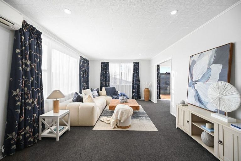 Photo of property in 2 Mabian Crescent, Deanwell, Hamilton, 3206