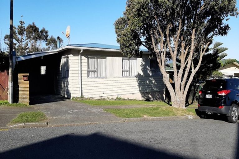 Photo of property in 24 Waiwera Crescent, Maupuia, Wellington, 6022