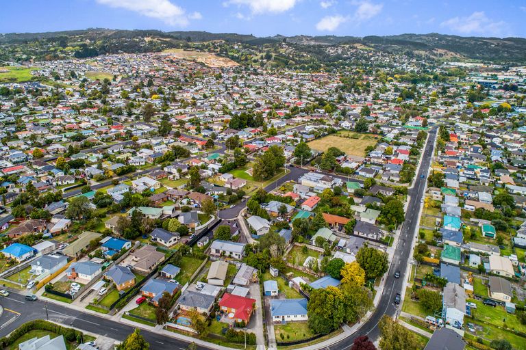 Photo of property in 10 Rollerson Street, Papakura, 2110