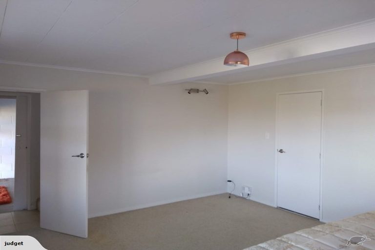 Photo of property in 1/75 Aberdeen Road, Castor Bay, Auckland, 0620