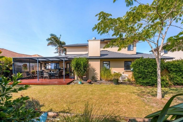 Photo of property in 11 Piriti Drive, Te Atatu Peninsula, Auckland, 0610