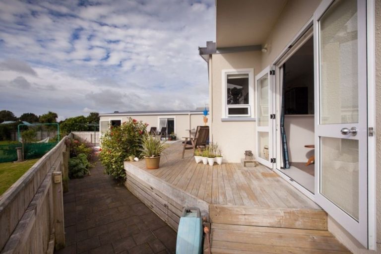 Photo of property in 1 Baring Terrace, Strandon, New Plymouth, 4312