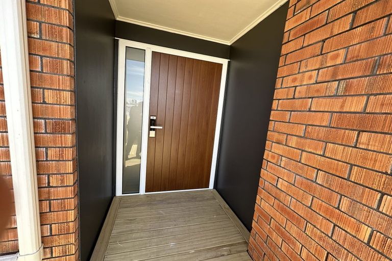 Photo of property in 25b Borrowdace Avenue, Botany Downs, Auckland, 2010