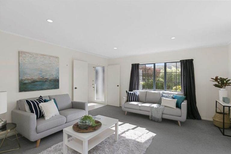 Photo of property in 5 Furlong Crescent, Churton Park, Wellington, 6037