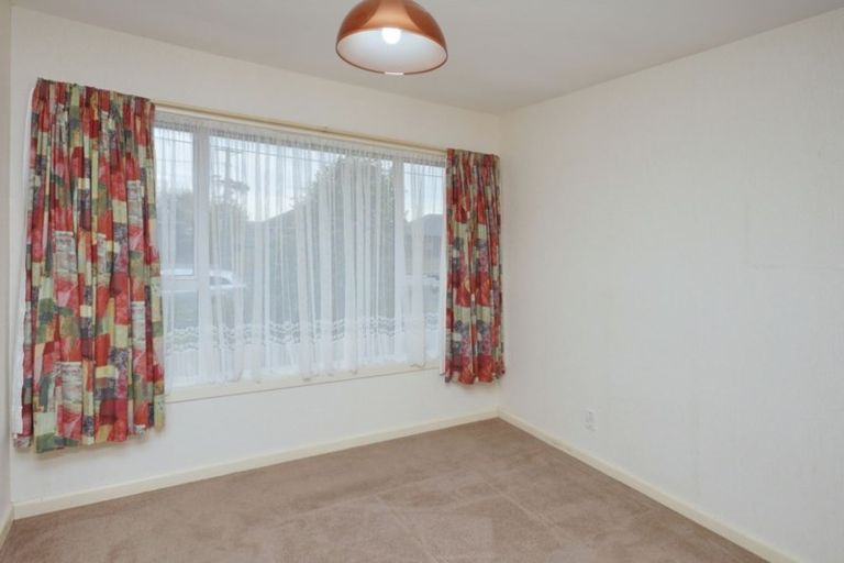 Photo of property in 15 Pembroke Street, Avondale, Christchurch, 8061