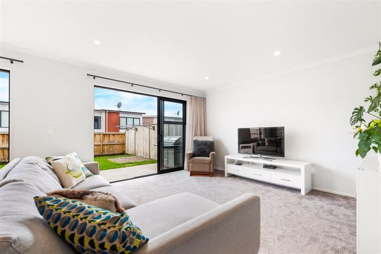 Photo of property in 24 Vincent Mcgrath Crescent, Swanson, Auckland, 0614