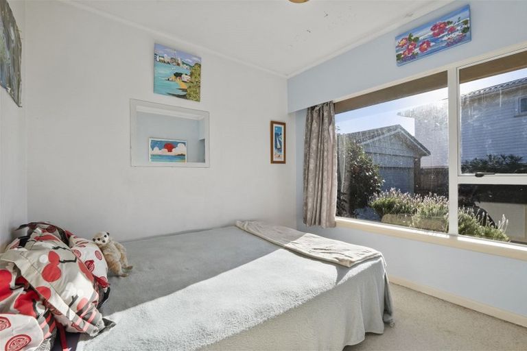 Photo of property in 124 Tiraumea Drive, Pakuranga, Auckland, 2010