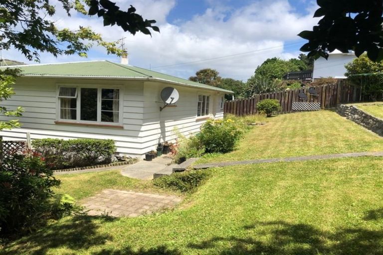 Photo of property in 313 Main Road, Tawa, Wellington, 5028