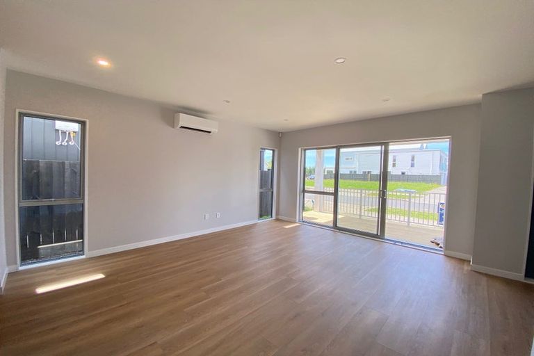 Photo of property in 11 Yellow Pear Lane, Karaka, 2578