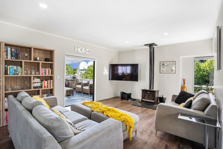 Photo of property in 17 Newport Place, Forrest Hill, Auckland, 0620